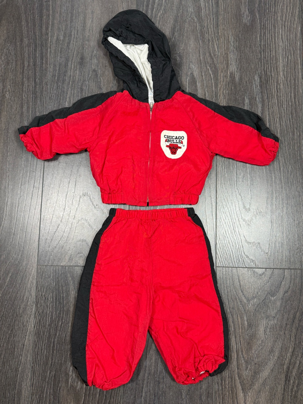 Vintage NBA Chicago Bulls Hooded Zip Up Jacket and Pants Tracksuit Set 12m